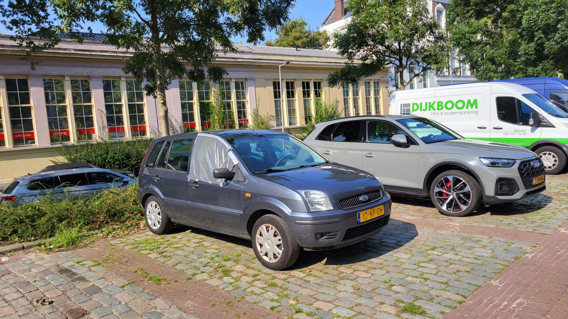 Ivana:  "Omdat deze auto niet meer wordt gemaakt, wordt het lang wachten op nieuwe ruiten."