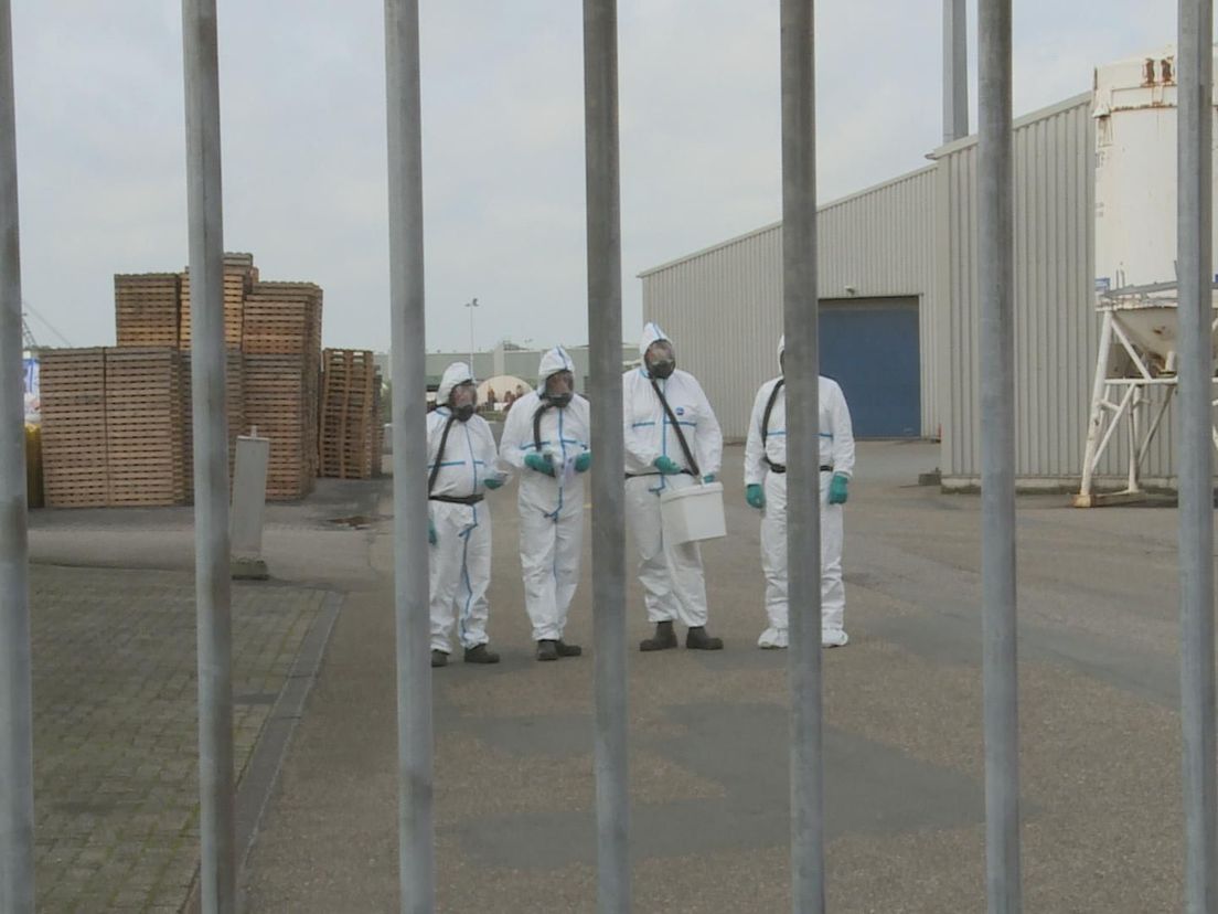 De Inspectie Leefomgeving en Transport doet onderzoek naar asbest bij Sibelco Dordrecht