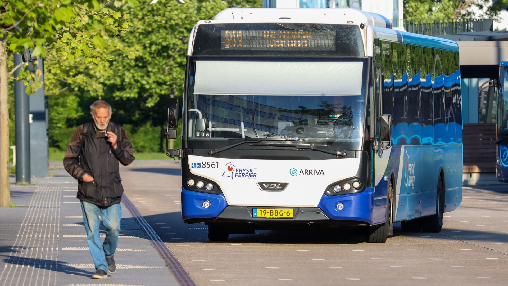 Een bus op het station in Leeuwarden