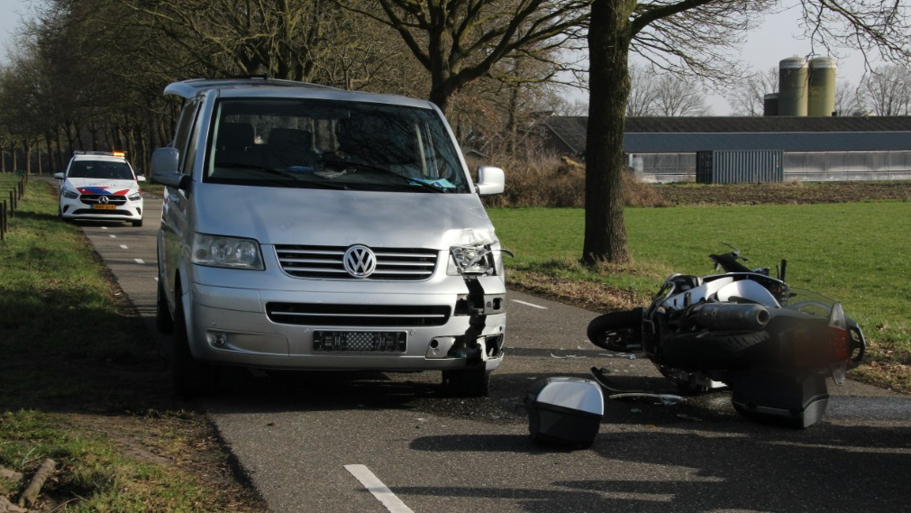 Motorrijder gewond bij ongeluk in Haarle | Auto uitgebrand in Balkbrug.