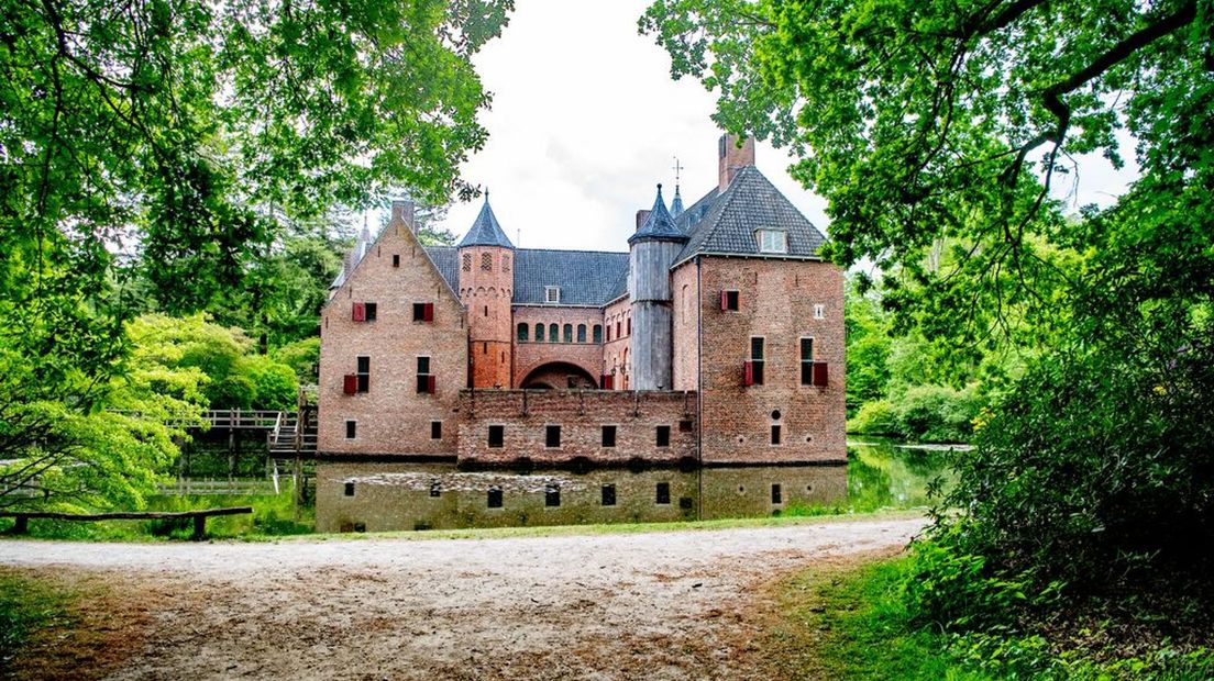Kasteel Het Oude Loo in het Kroondomein.