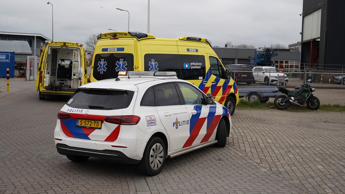 Motorrijder raakt gewond tijdens rijles in IJsselmuiden