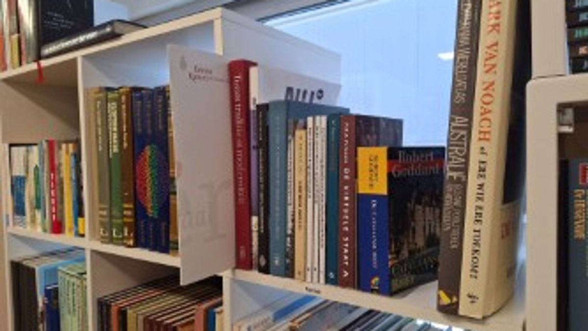 Map met privégegevens Eerste Kamerleden gevonden in kringloopwinkel in Bolsward