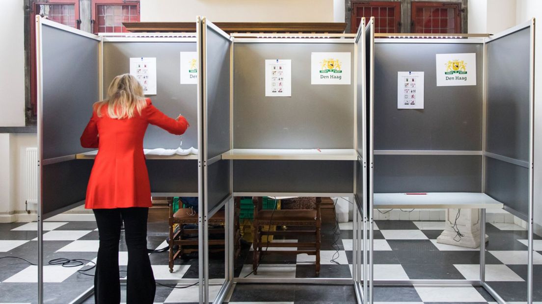 Stemmen in het Oude Stadhuis in Den Haag