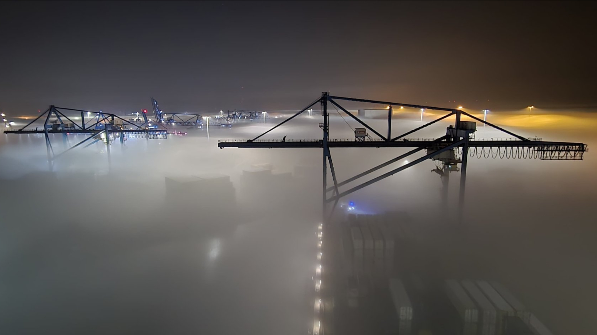 Op veel plaatsen is er dichte mist.