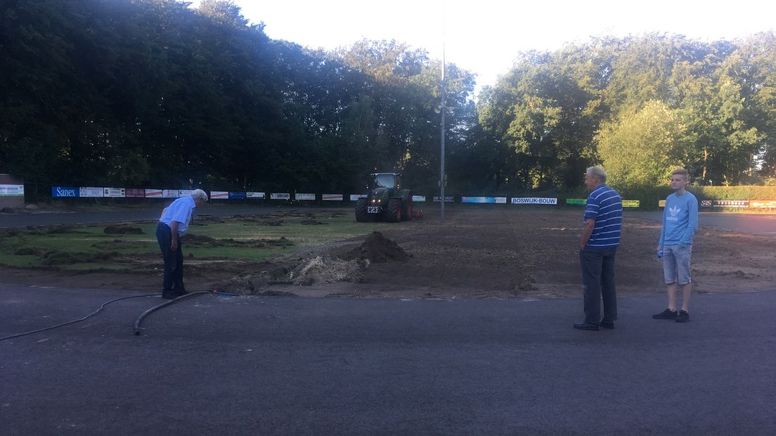 Bulten op het asfalt zorgen voor een slechtere kwaliteit van het ijs