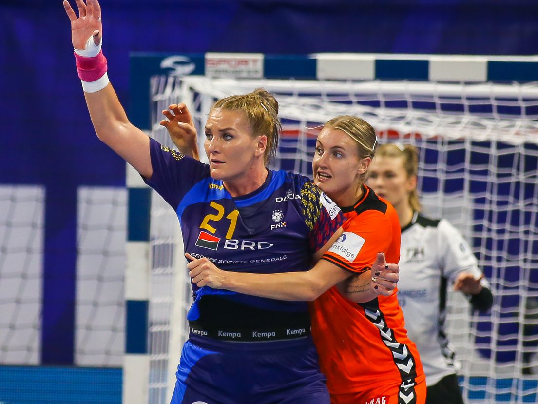 Kelly Dulfer, net als Ricardo Clarijs afkomstig uit Schiedam, in actie tijdens het EK 2018 met Nederland tegen Roemenië (Bron: VK Sportphoto - Mischa Keemink)