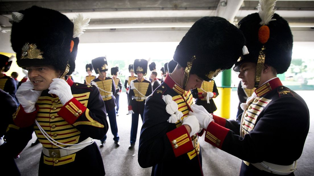 Militairen bereiden zich voor op Prinsjesdag. (Archief