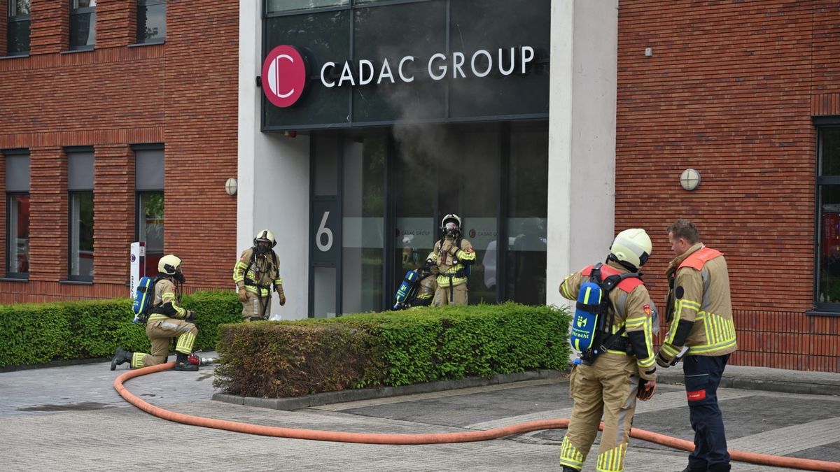 Brand bij bedrijf in Vianen, vermoedelijk door blikseminslag