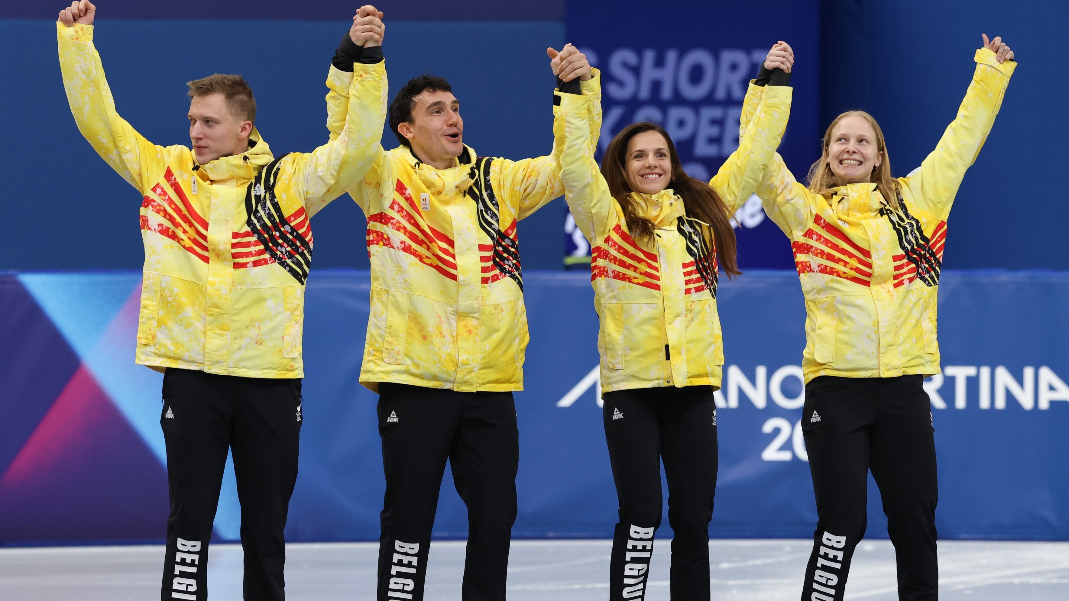 De Belgyske ploech jûget foar de brûnzen medalje, rjochts Den Dulk