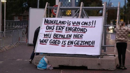 Waarom je gematigde personen niet hoort over azc's