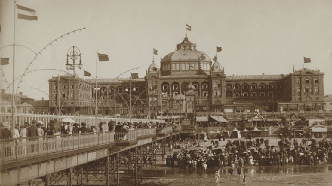 Strand voor het Kurhaus, ca. 1895