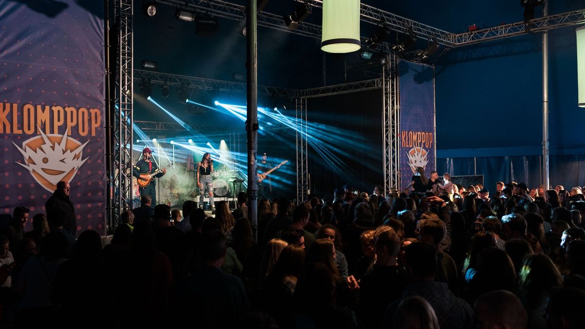 Froukje, Prins S. en de Geit en Blanks komen naar Klomppop