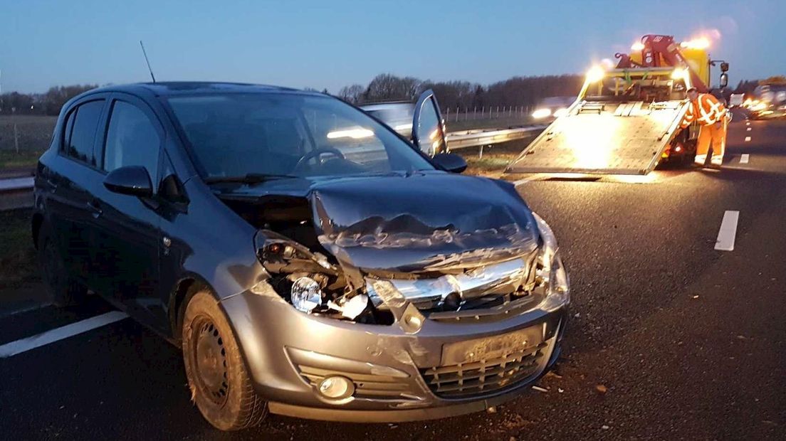 Bestuurder rijdt door na botsing op A32 bij Steenwijk