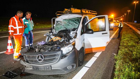 Ravage na botsing • drugsafval langs snelweg. Ravage na botsing • drugsafval langs snelweg.