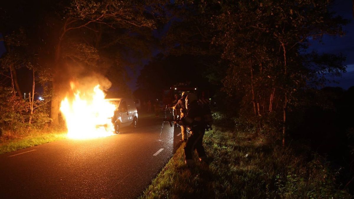 112-nieuws 12 september: Mogelijk asbest vrijgekomen bij grote brand in Rinsumageest