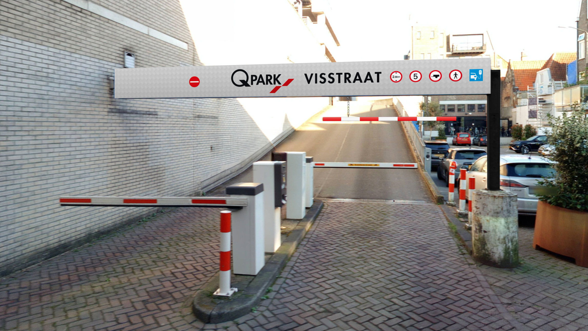De parkeergarage Visstraat in de binnenstad van Dordrecht is per direct gesloten.
