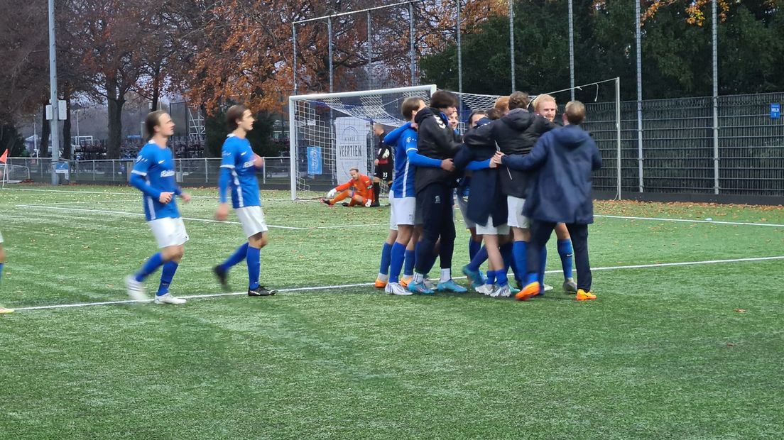 Kampong viert de 2-0 tegen Silvolde