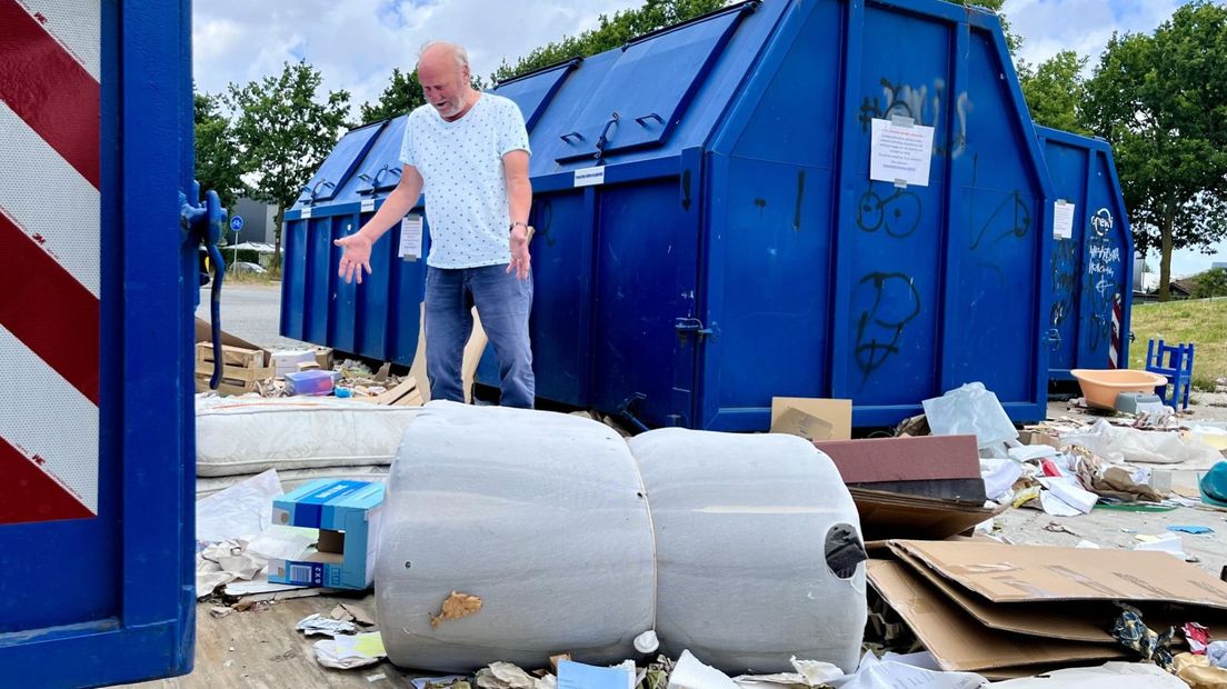 Kees Lugtigheid tussen de troep bij SV Nootdorp