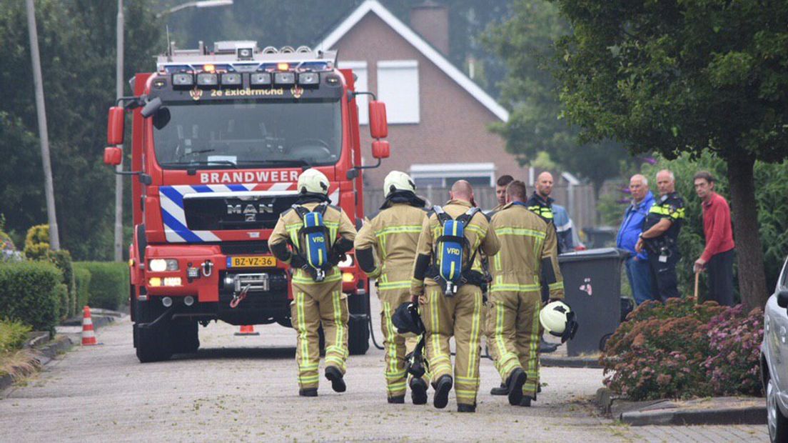 Een aantal woningen in Nieuw-Weerdinge is ontruimd vanwege een mogelijk gaslek (Rechten: De Vries Media)