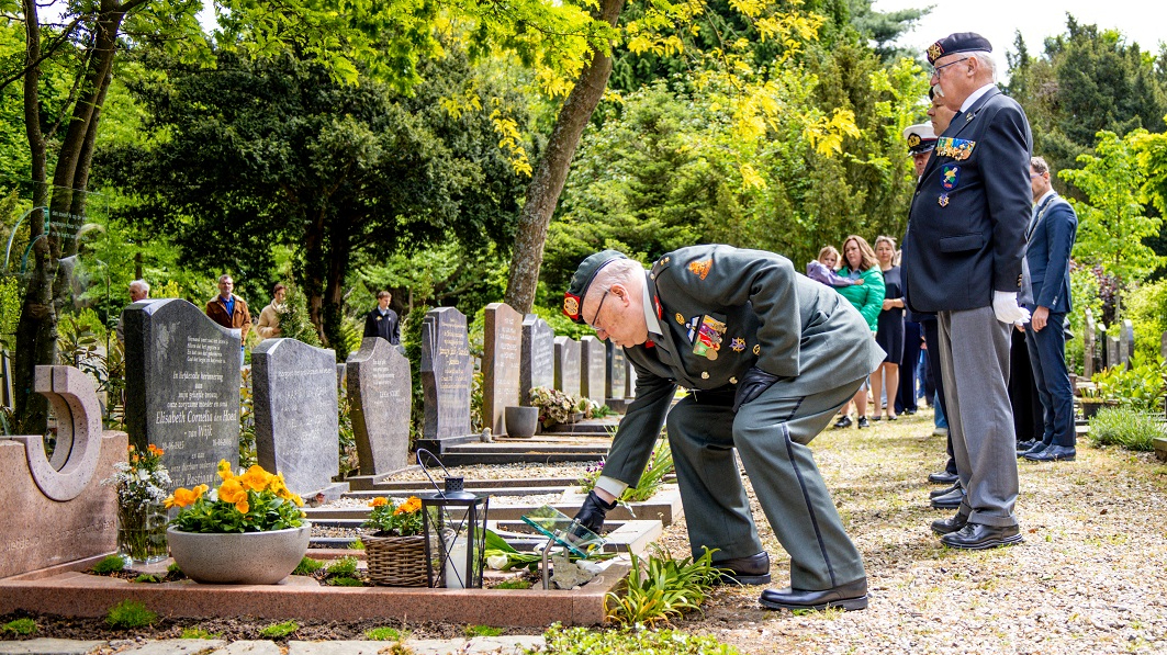Overal in onze regio wordt op maandag 4 mei herdacht, bijvoorbeeld met bloemen.