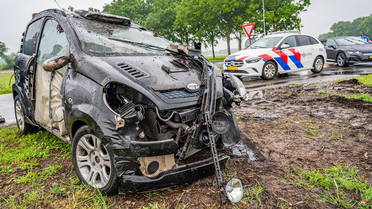 Brommobiel raakt zwaar beschadigd bij ongeluk bij Drachtstercompagnie