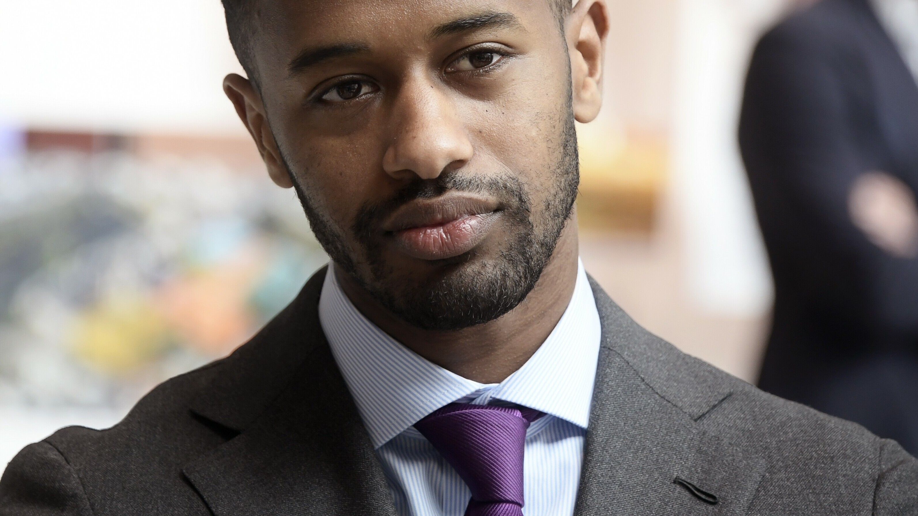 Politiek hekelt racistische uitspraken Johan Derksen over Habtamu de Hoop