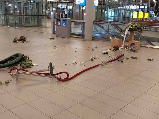 Man vernielt herdenkingskrans op Utrecht Centraal
