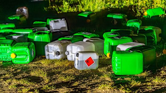 Tientallen jerrycans gedumpt