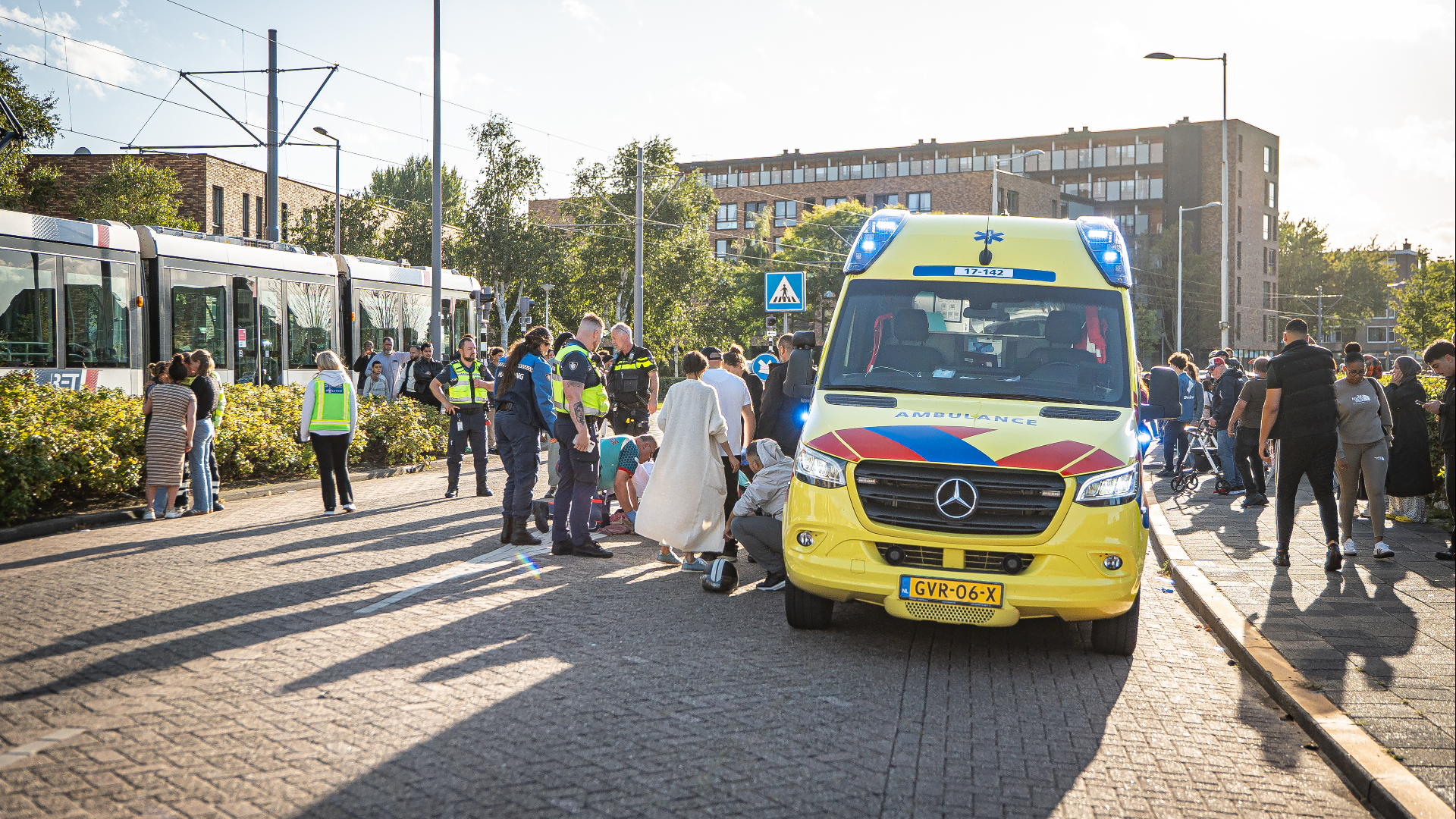 Kind aangereden op Reyerdijk, bestuurder rijdt door.