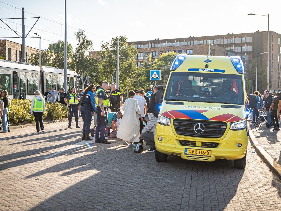 Kind aangereden op Reyerdijk, bestuurder rijdt door.