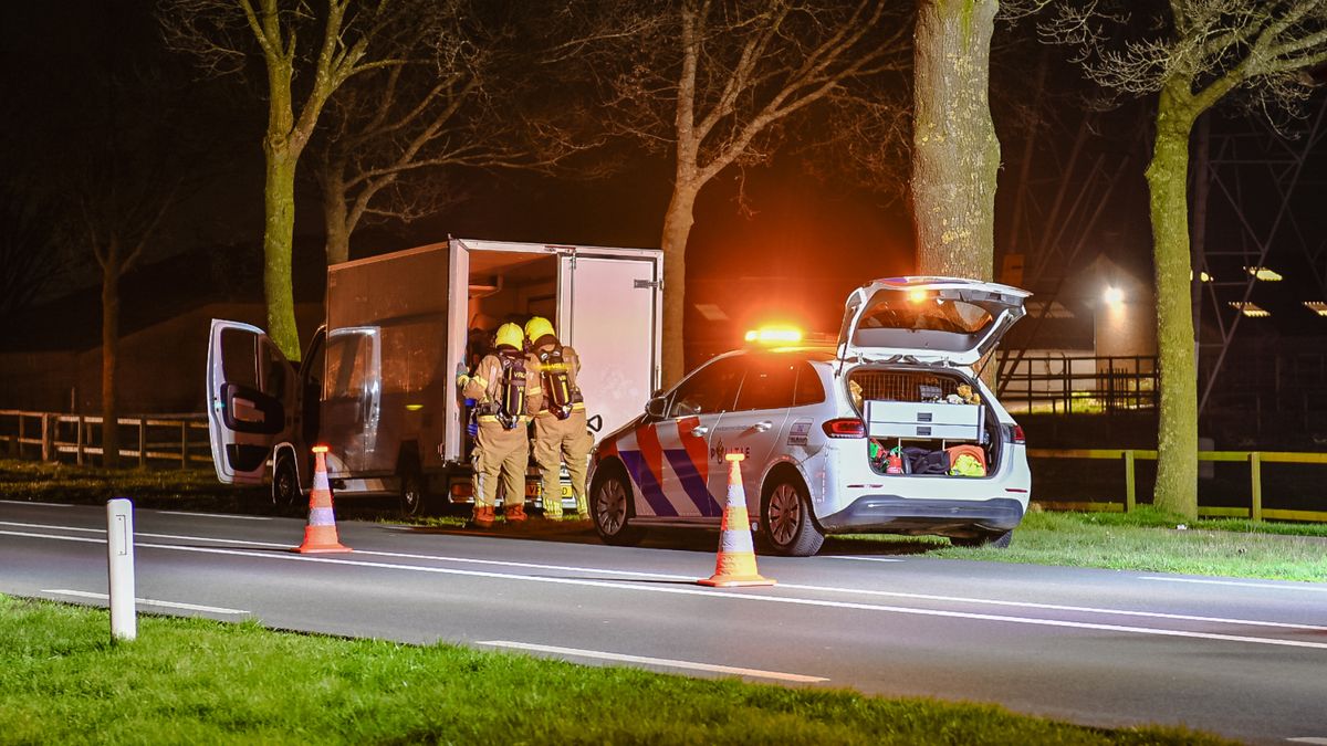 Bestelbus met drugsafval ontdekt na zoekactie met politiehelikopter