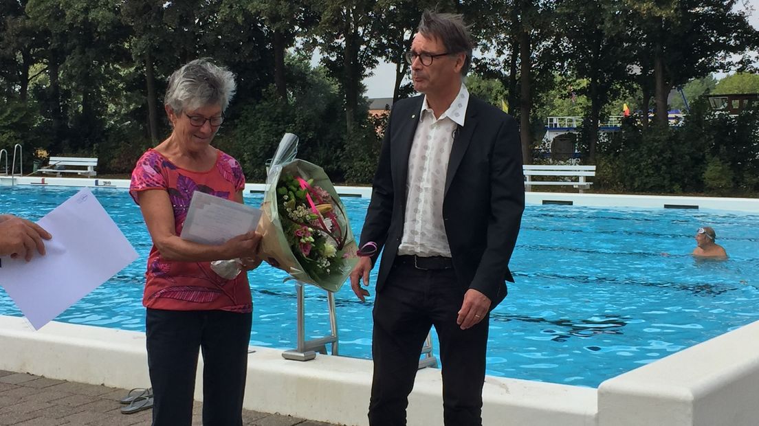 100.000ste bezoeker: 'Liever het buitenbad dan de zee'