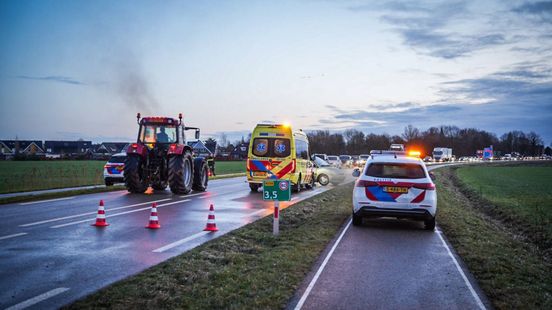 Motorrijder valt na aanrijding, automobilist aangehouden