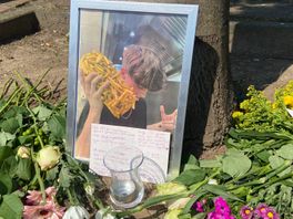 Bloemen voor overleden slachtoffer steekincident Dordrecht