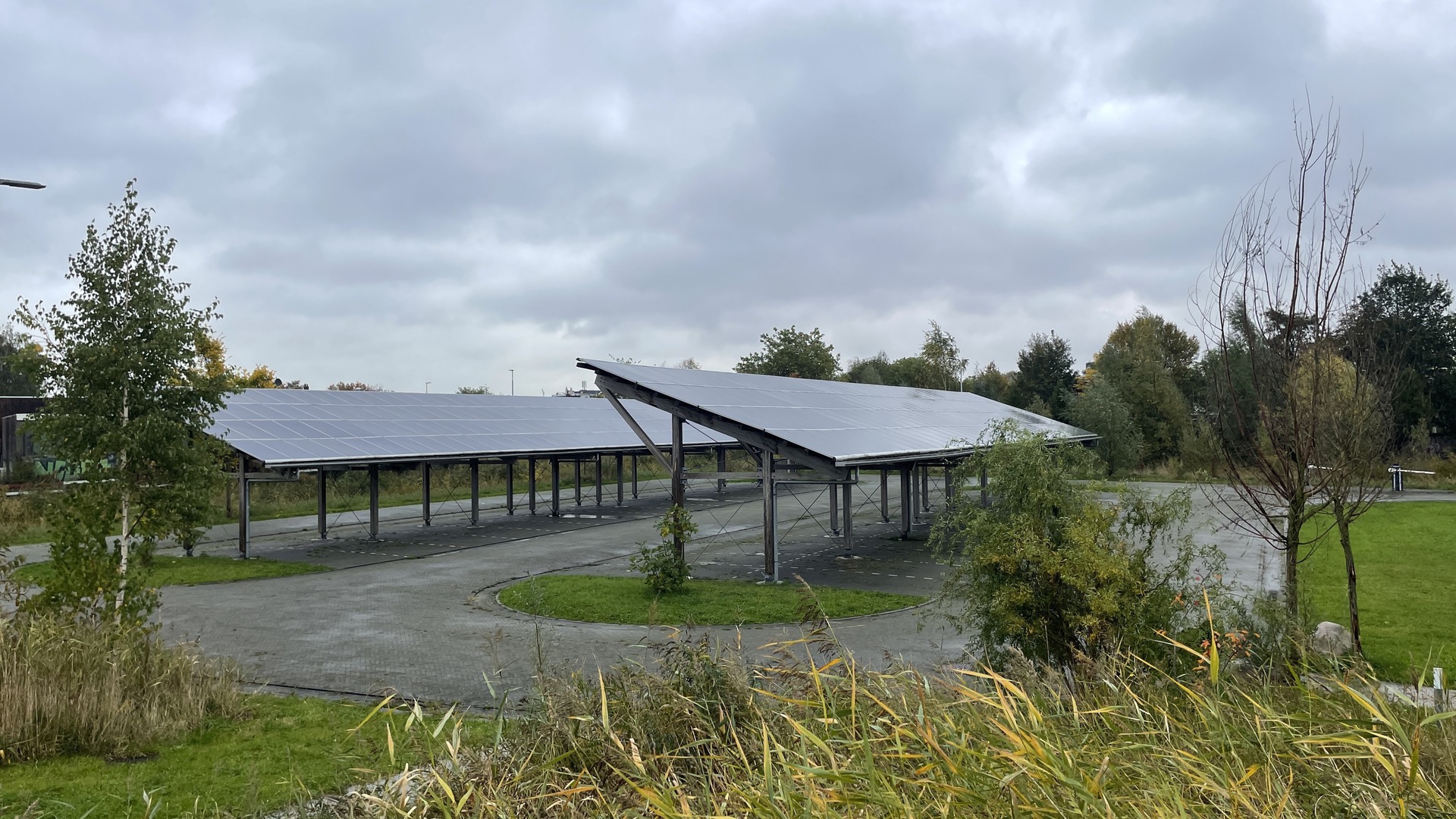 Voor zonnepanelen als deze is geen ruimte meer op het net