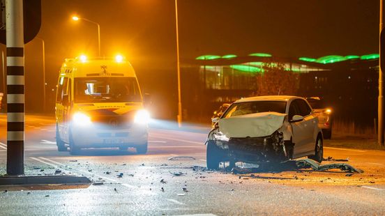 Ravage na harde botsing, gewonde naar ziekenhuis