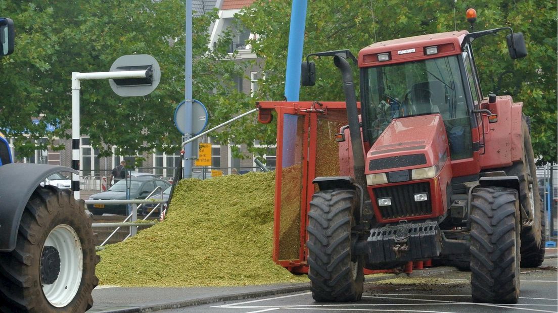 Ongeluk met tractorcombinatie in Dalfsen