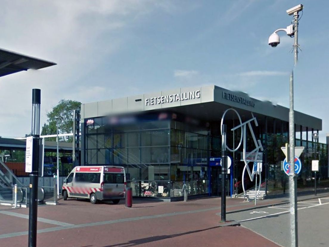 De fietsenstalling in het station van Dordrecht - via Google Streetview