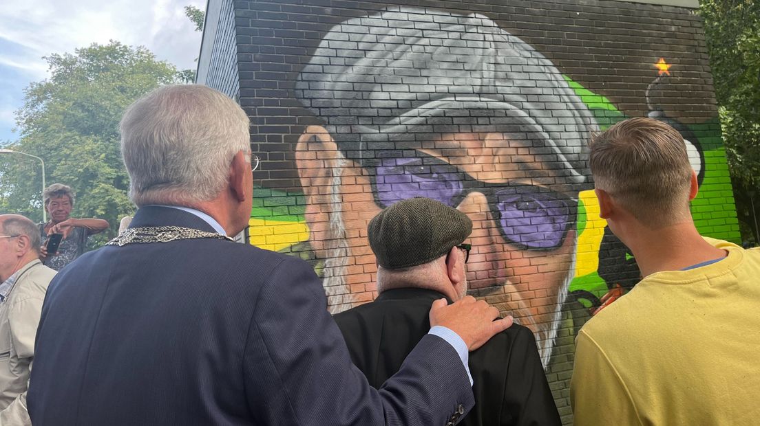 Van Zanen, Bom en Schierbeek bewonderen het werk