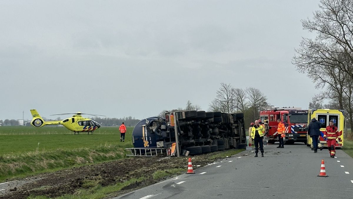 112-nieuws woensdag 20 maart: Vrachtwagen met mest kantelt bij Middelstum • Straat in Winschoten afg