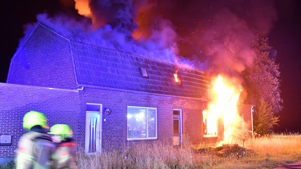 Uitslaande brand in Hegelsom: twee woningen onbewoonbaar