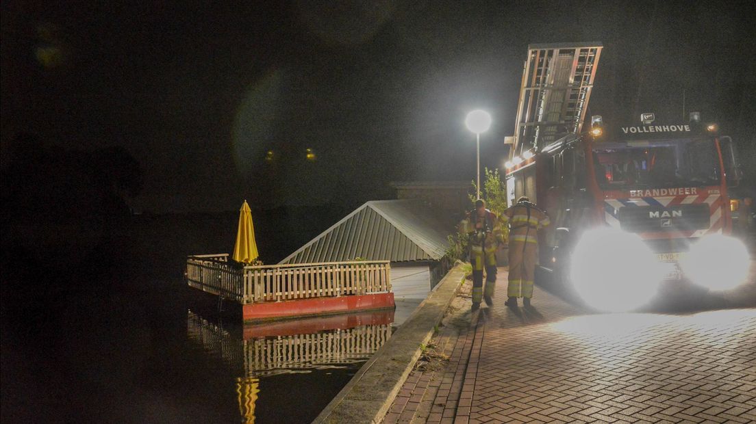 Woonboot gezonken in Blokzijl