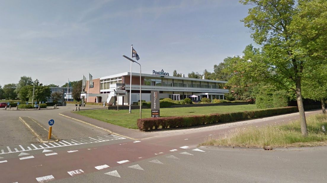 Het Nescio Hotel (voorheen Postillion) aan de Emmalaan in Haren (Rechten: Google Steetview)