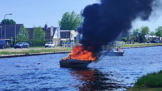 Genieten van zomers weer, maar ook ongelukjes op het water. Genieten van zomers weer, maar ook ongelukjes op het water.