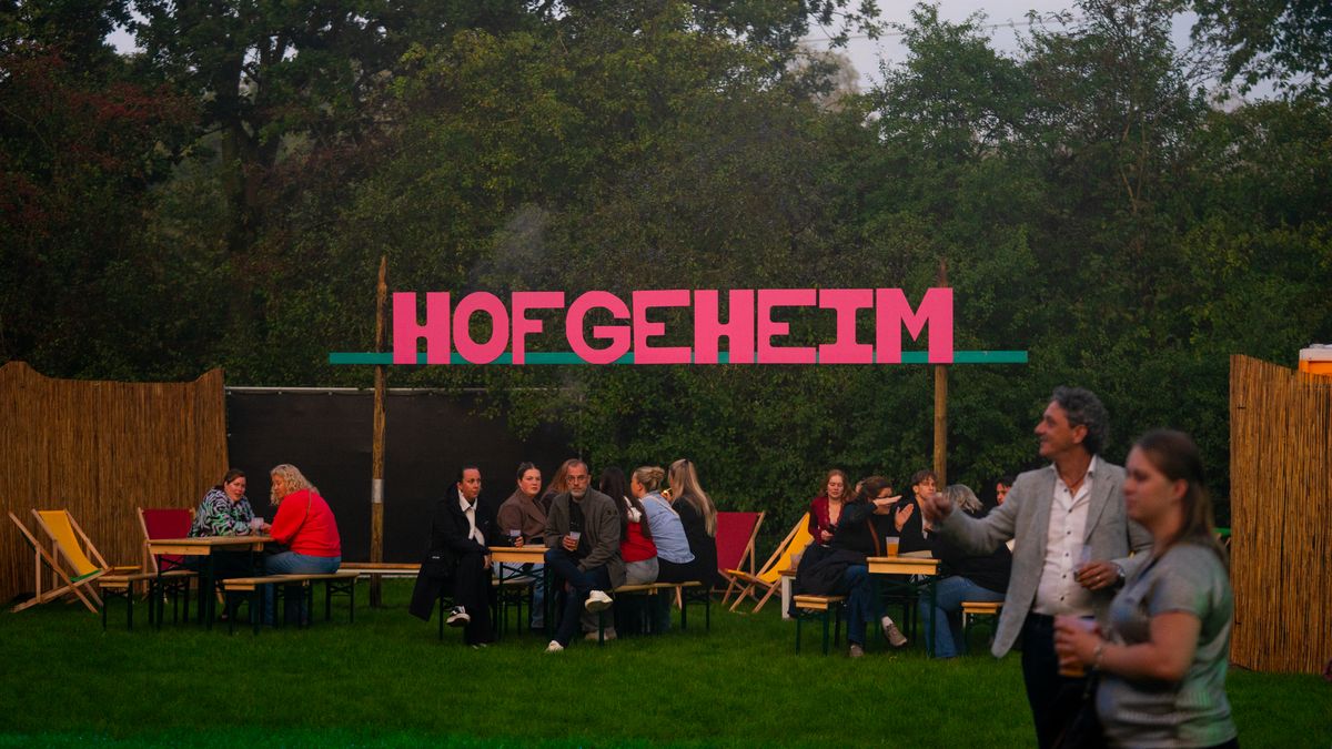 In beeld: Hofgeheim strijkt neer aan de Baggelhuizerplas in Assen