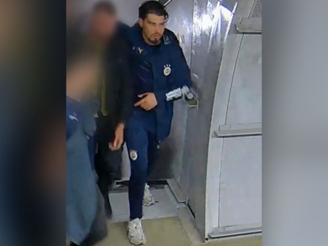 Ook naar deze verdachte is de politie nog op zoek.