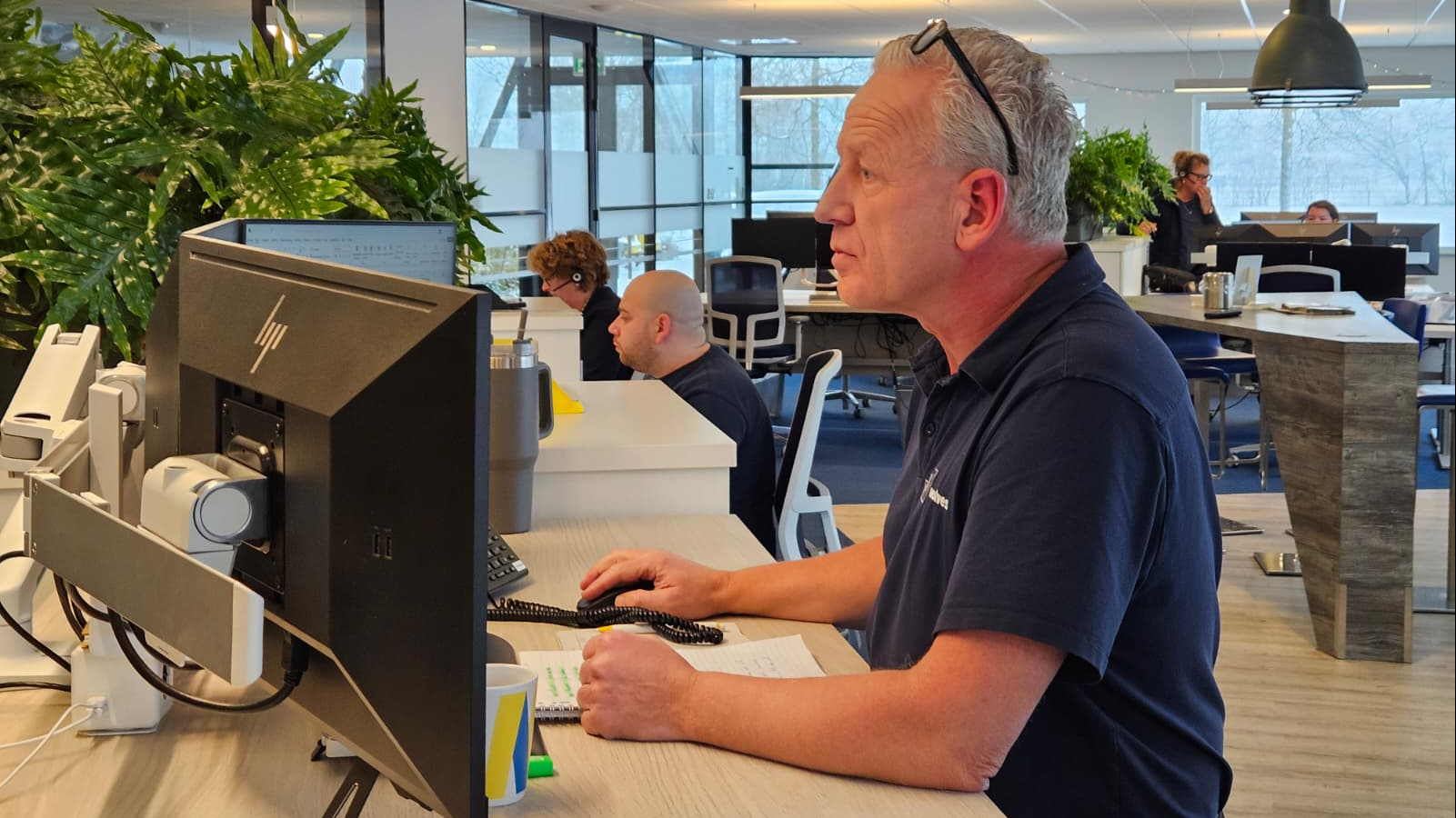 Lege accus, glijpartijen en ongelukken: volop drukte bij bergingsbedrijven.