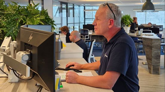 Lege accus, glijpartijen en ongelukken: volop drukte bij bergingsbedrijven. Lege accus, glijpartijen en ongelukken: volop drukte bij bergingsbedrijven.