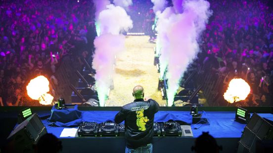 DJ Paul Elstak viert 30 jaar monsterhit in Gelredome: dit moet je weten